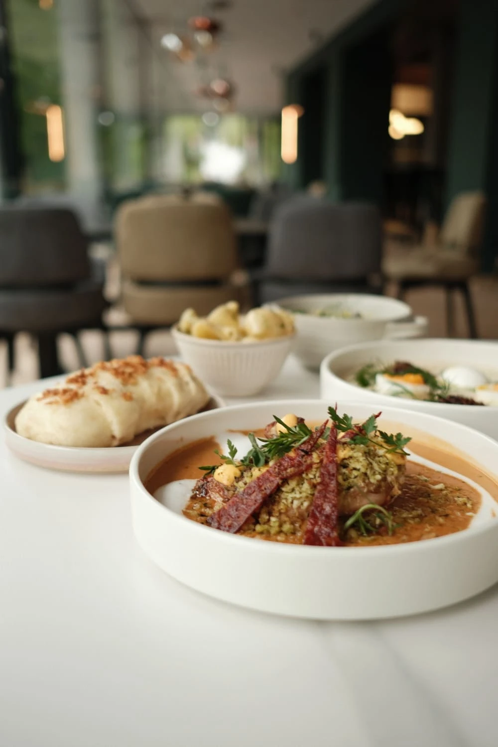 Kuře na paprice s domácím naanem – restaurace TOK, Hotel Ráztoka